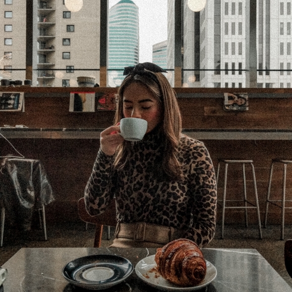 Meet your Posher, Leah - Picture 1 of 1